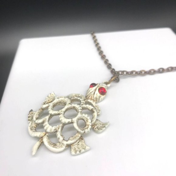 White Enamel Turtle Pendant Necklace, Retro Openwork with Red Poured Glass Eyes - Picture 1 of 6